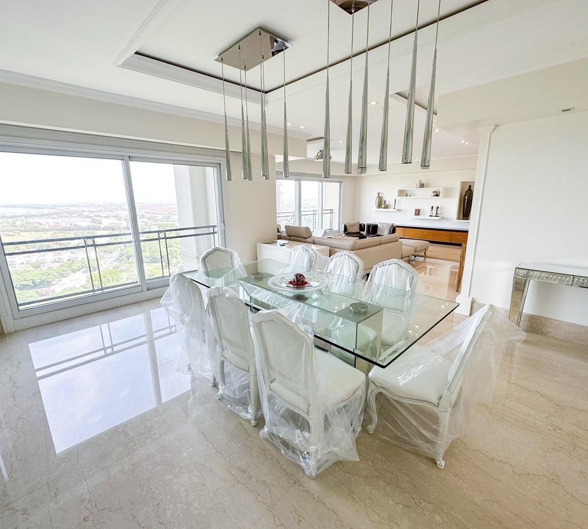 Oportunidad! 5 Ambientes en Chateau Puerto Madero. Piso Alto. 2 Cocheras 2