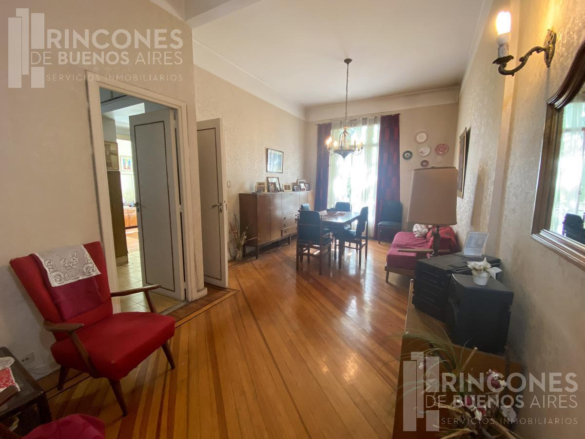 Departamento 2 amb   balcón – Edificio de categoría en Av. Montes de Oca al 1700 – Barracas