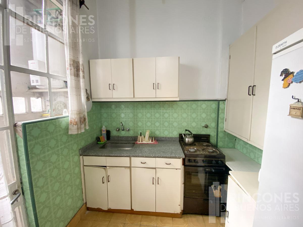 Foto de Departamento 2 amb balcón – Edificio de categoría en Av. Montes de Oca, imagen 5