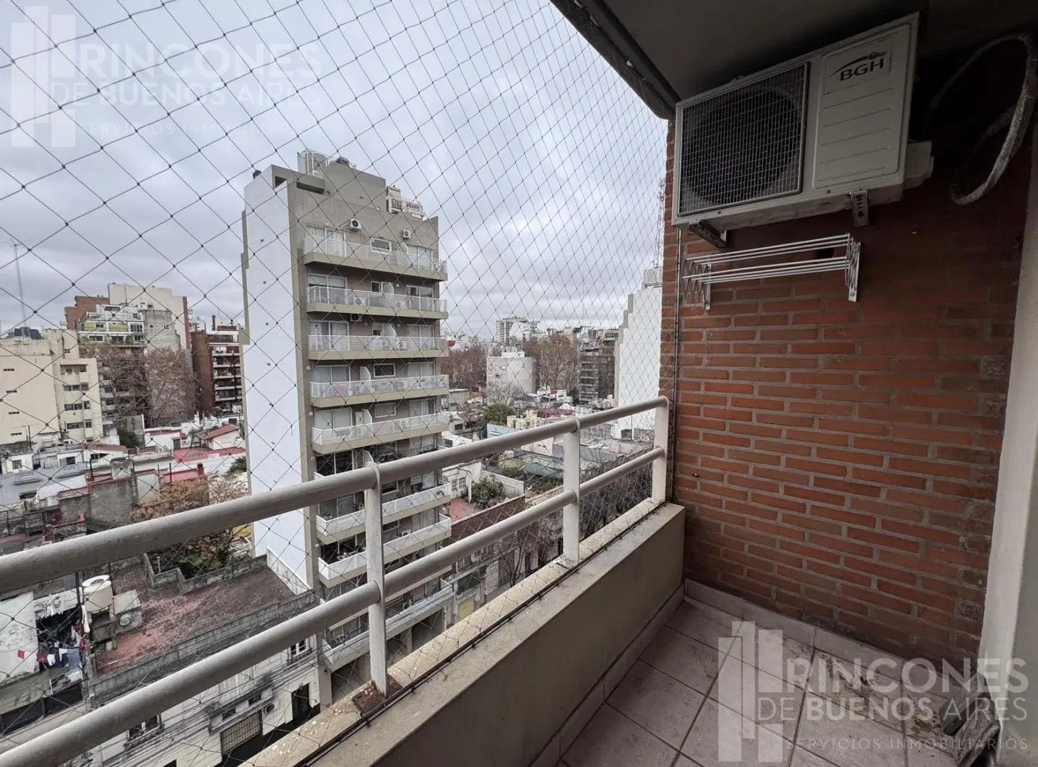 Semipiso 3 amb c/ balcón y vista abierta | Cocina independiente | Flores 3