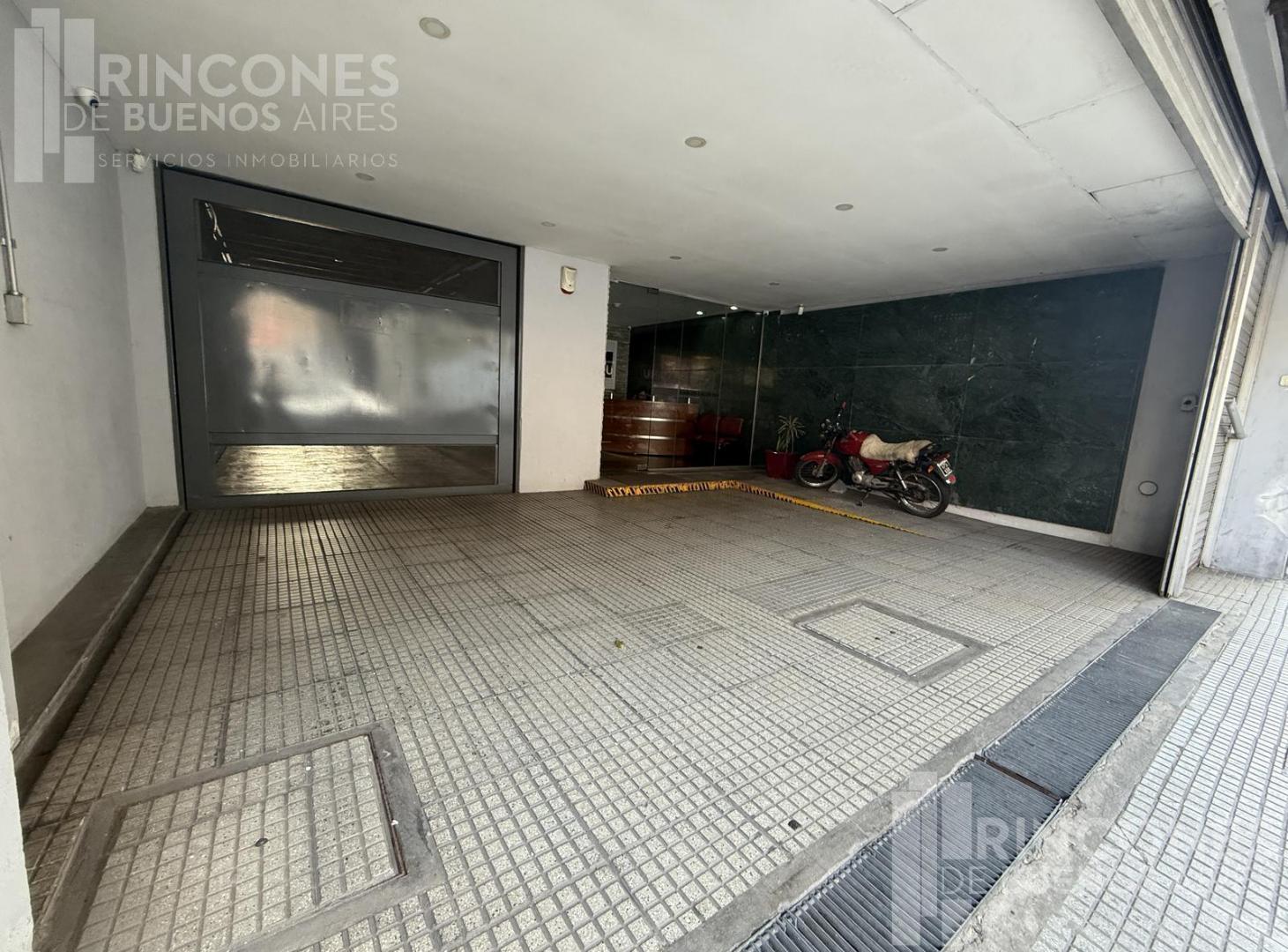 Foto de IMPECABLE Oficina Planta Libre Cochera en San Telmo - Excelentes accesos, imagen 2