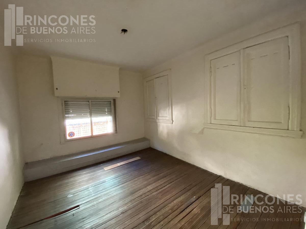Foto de CASA DE DOS PLANTAS SOBRE LOTE PROPIO — 251 m², imagen 2
