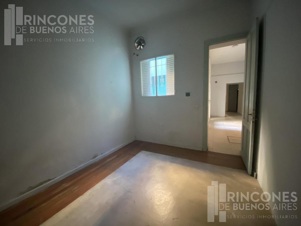 Foto de CASA DE DOS PLANTAS SOBRE LOTE PROPIO — 251 m², imagen 4