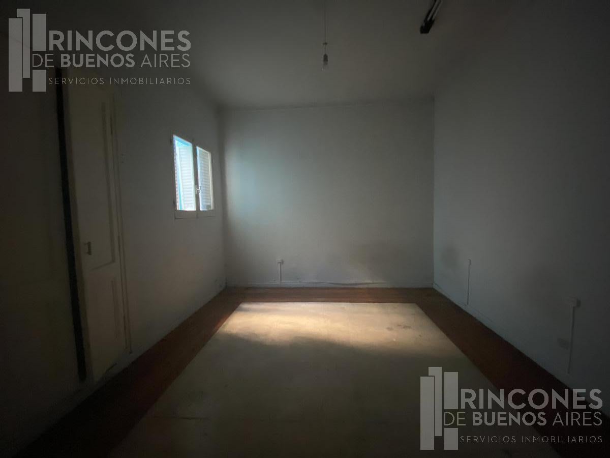 Foto de CASA DE DOS PLANTAS SOBRE LOTE PROPIO — 251 m², imagen 1
