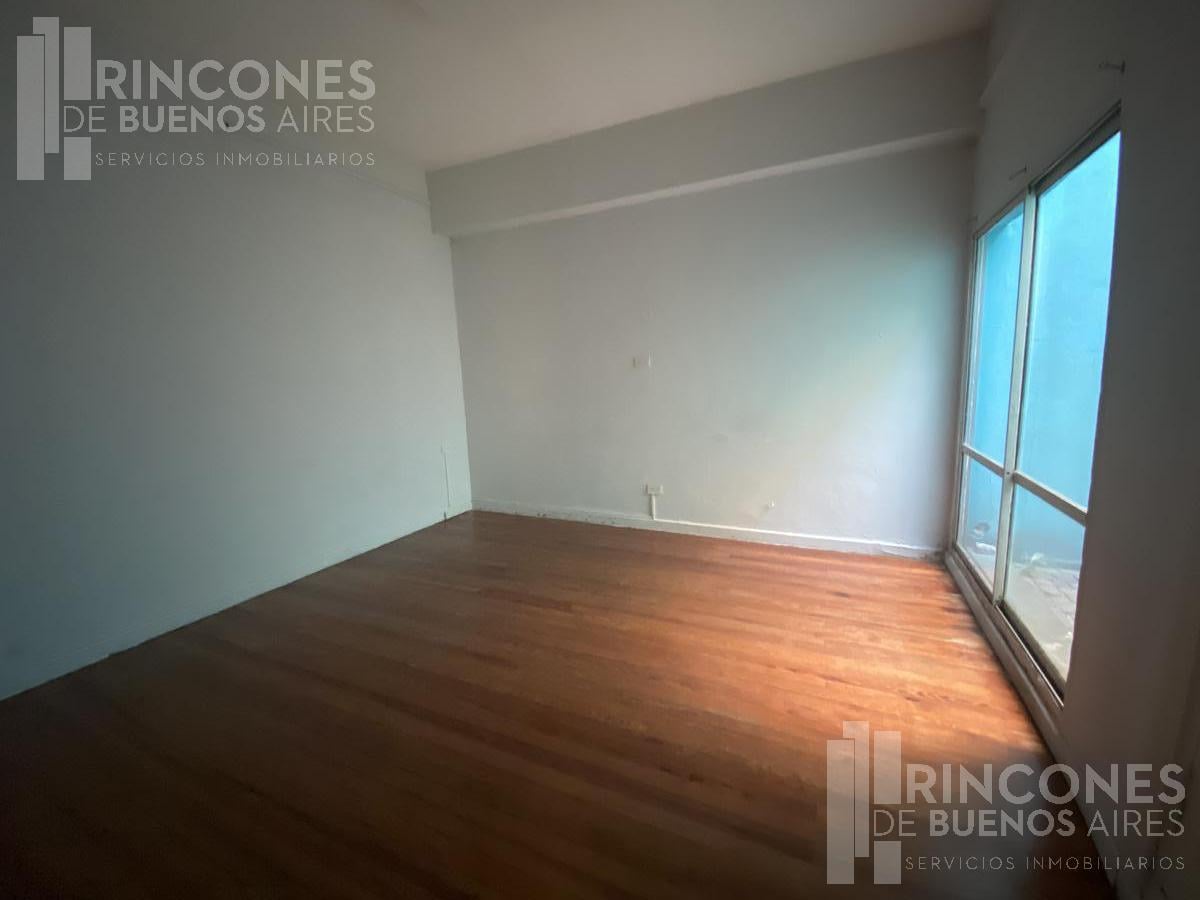 Foto de CASA DE DOS PLANTAS SOBRE LOTE PROPIO — 251 m², imagen 3