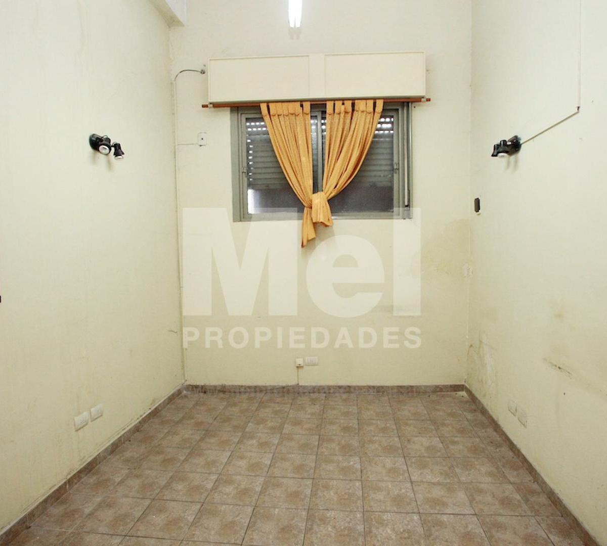 Galpon de 190 m² Cubiertos. Mixtura de en Lote de 21.65x8.66 1
