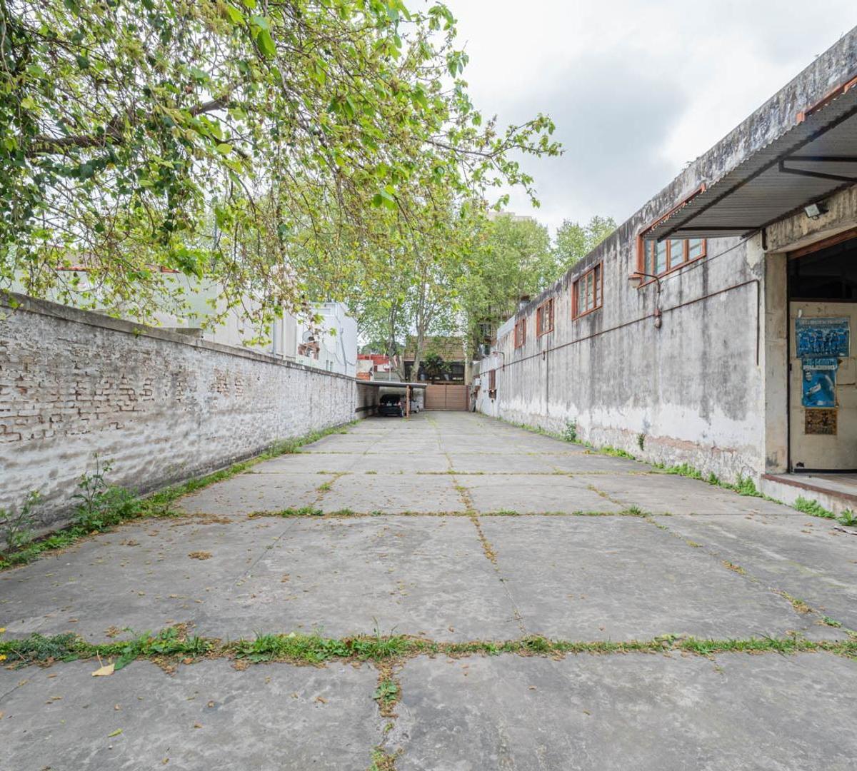 Único E Inmensurable Lote de 5 Frentes. 43,25 m X 55,94 m 1