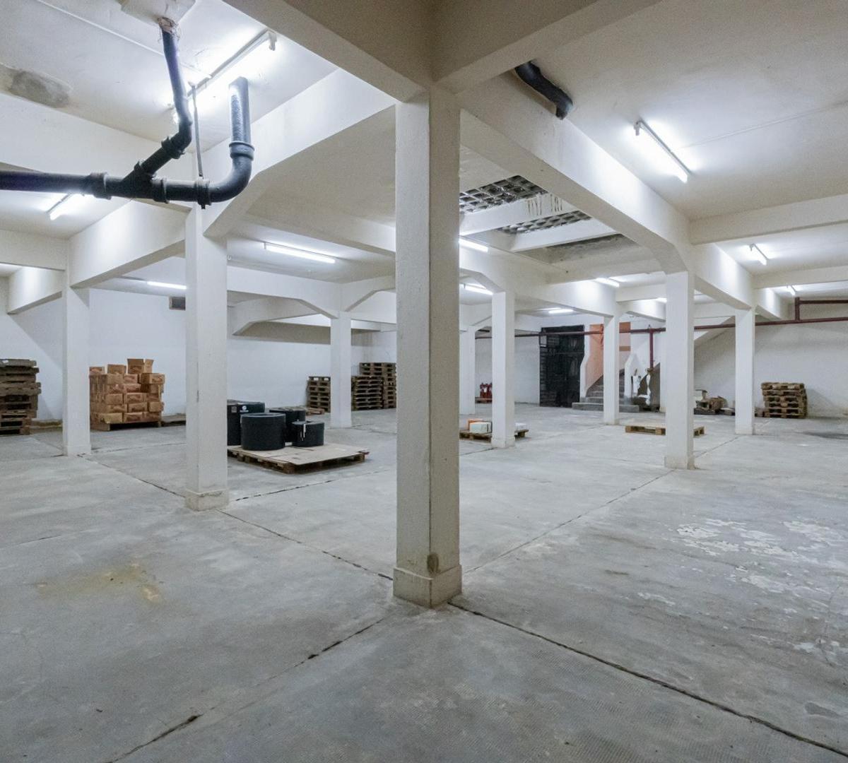 Único E Inmensurable Lote / Local de 43,25 m X 55,94 m 5