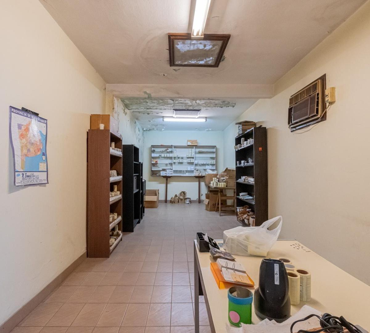 Único E Inmensurable Lote / Local de 43,25 m X 55,94 m 3