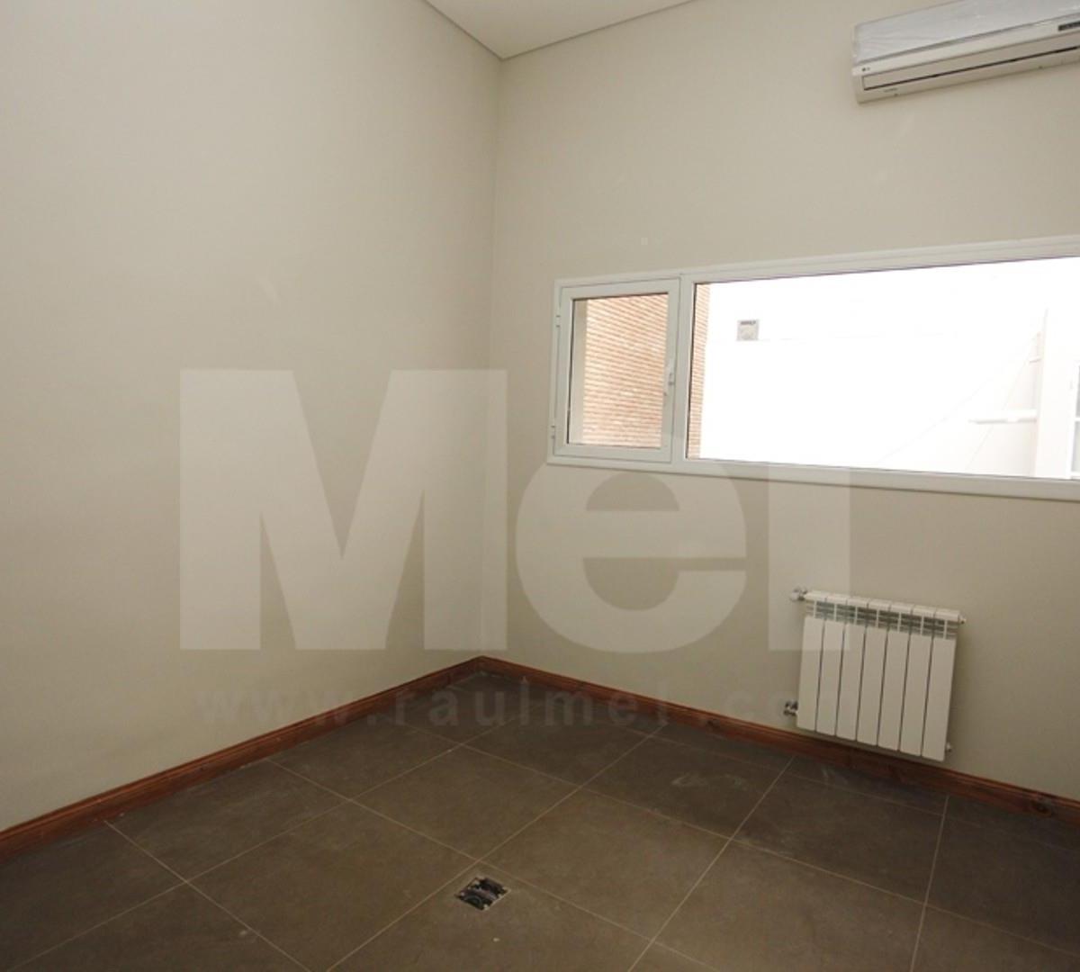 Excelente Casa, en 3 Plantas, Reciclada a Nuevo 4