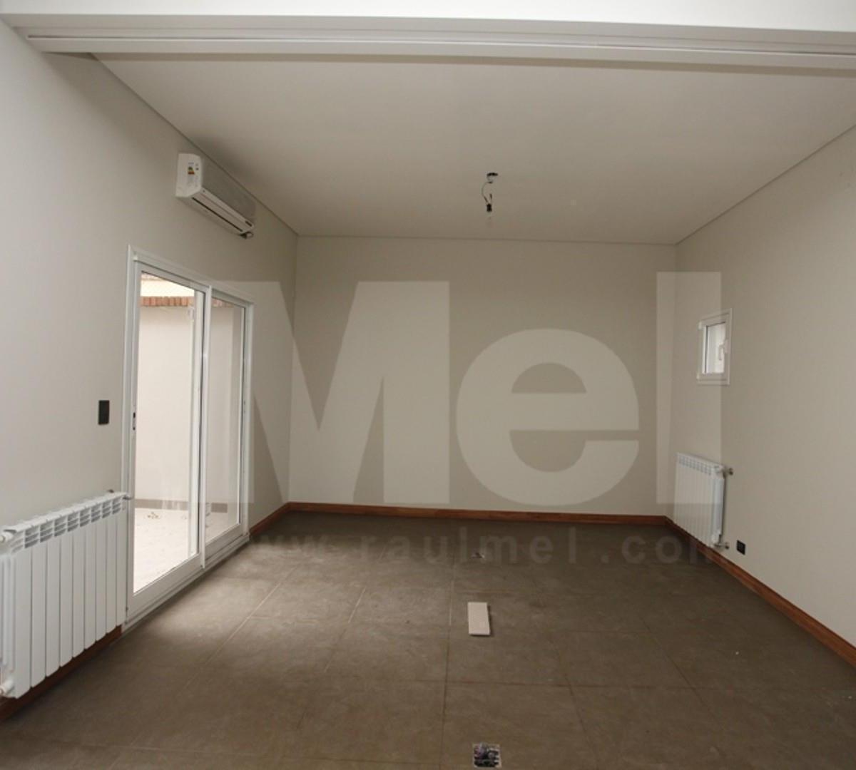 Excelente Casa, en 3 Plantas, Reciclada a Nuevo 2