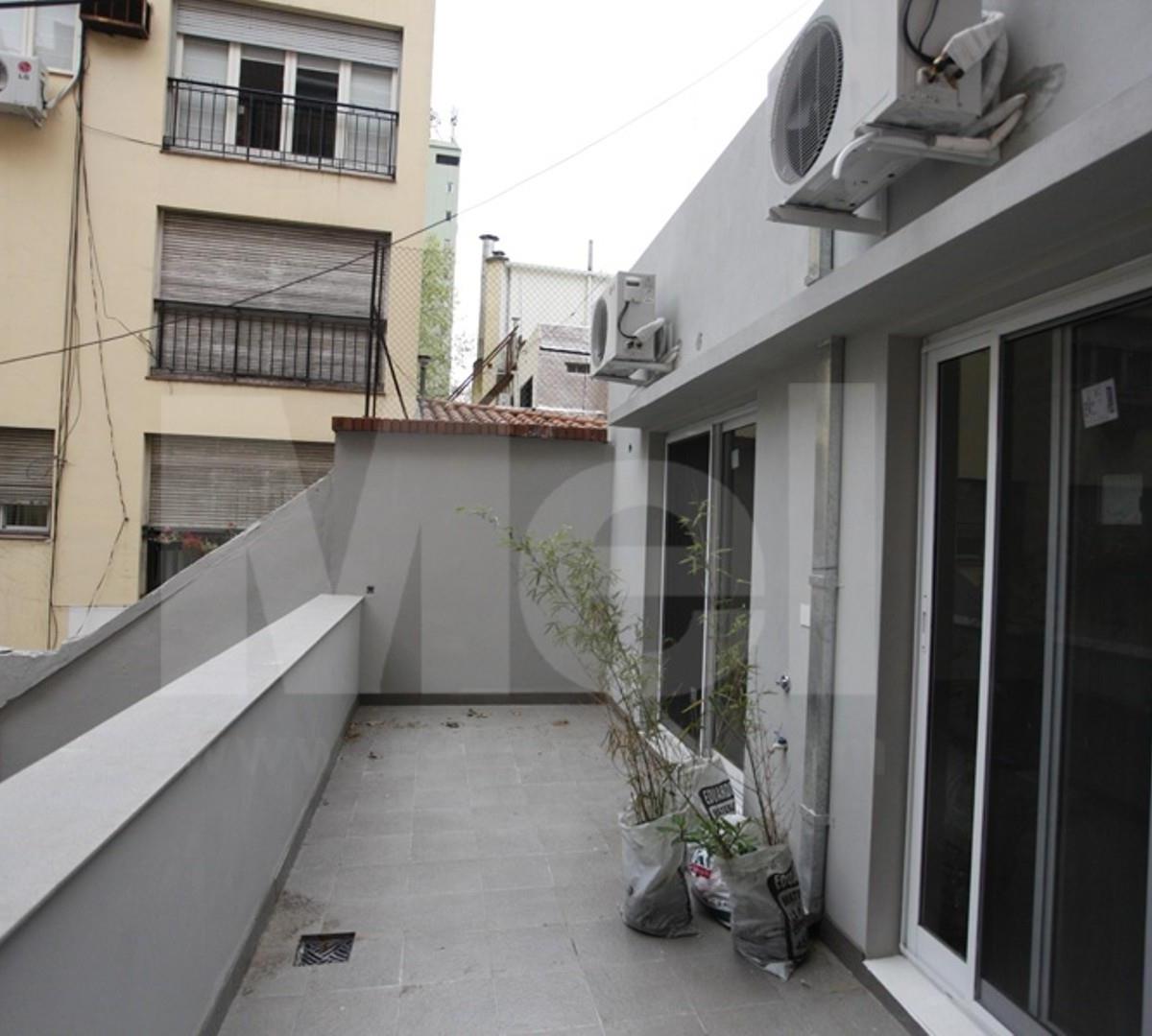Excelente Casa, en 3 Plantas, Reciclada a Nuevo 5