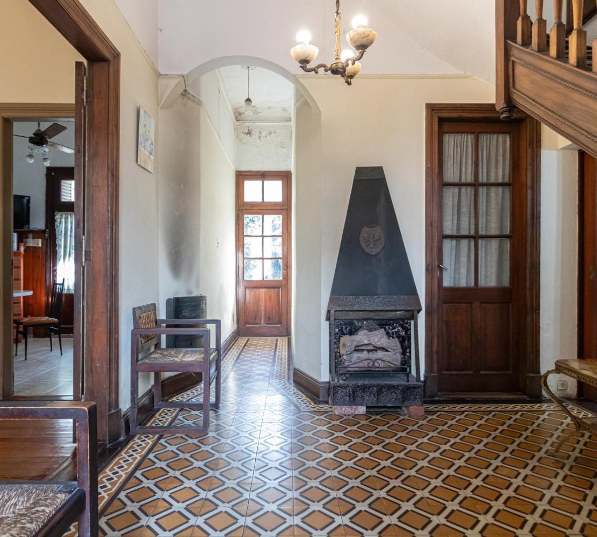 Chalet Estilo Ingles en Inmejorable Ubicación 2