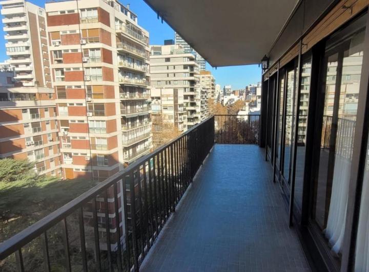 Impecable piso de 4 ambientes con dependencia 3