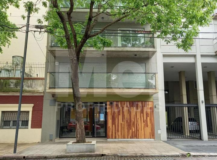 Exc monoambiente apaisado, divisible con balcón terraza 3