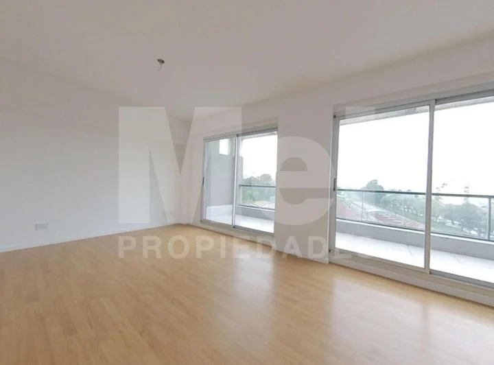 Exc monoambiente apaisado, divisible con balcón terraza 5