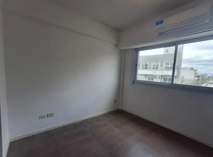 Hermoso 3 ambientes al contrafrente con balcón 2