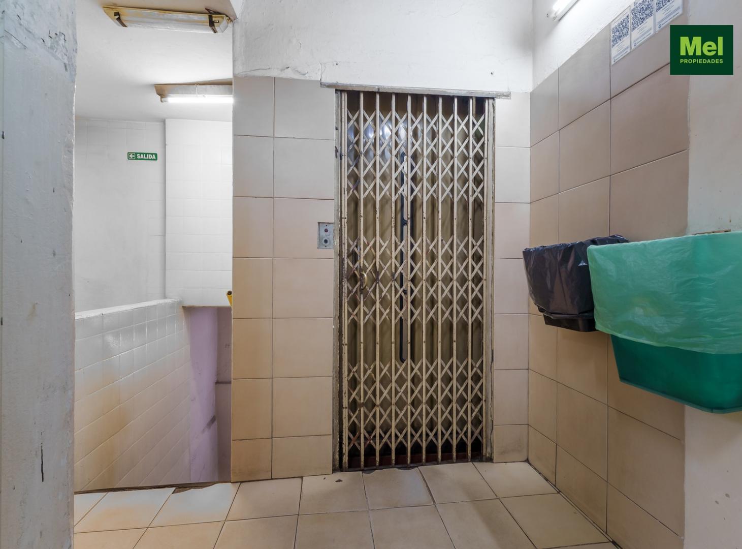 Cochera cub. fija - Recoleta - Venta en bloque