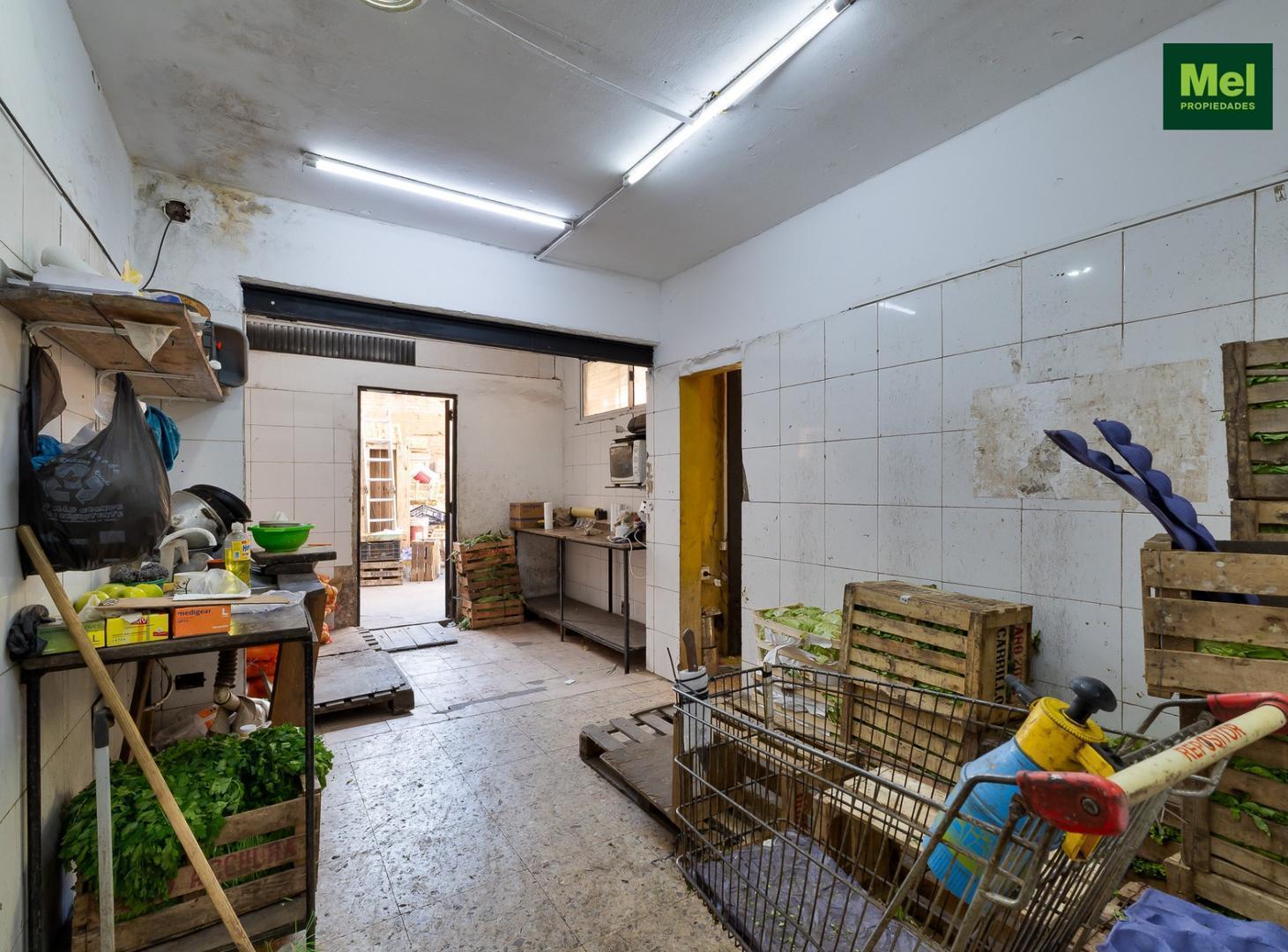 Local sobre terreno propio | Av. comercial | Venta, Urquiza