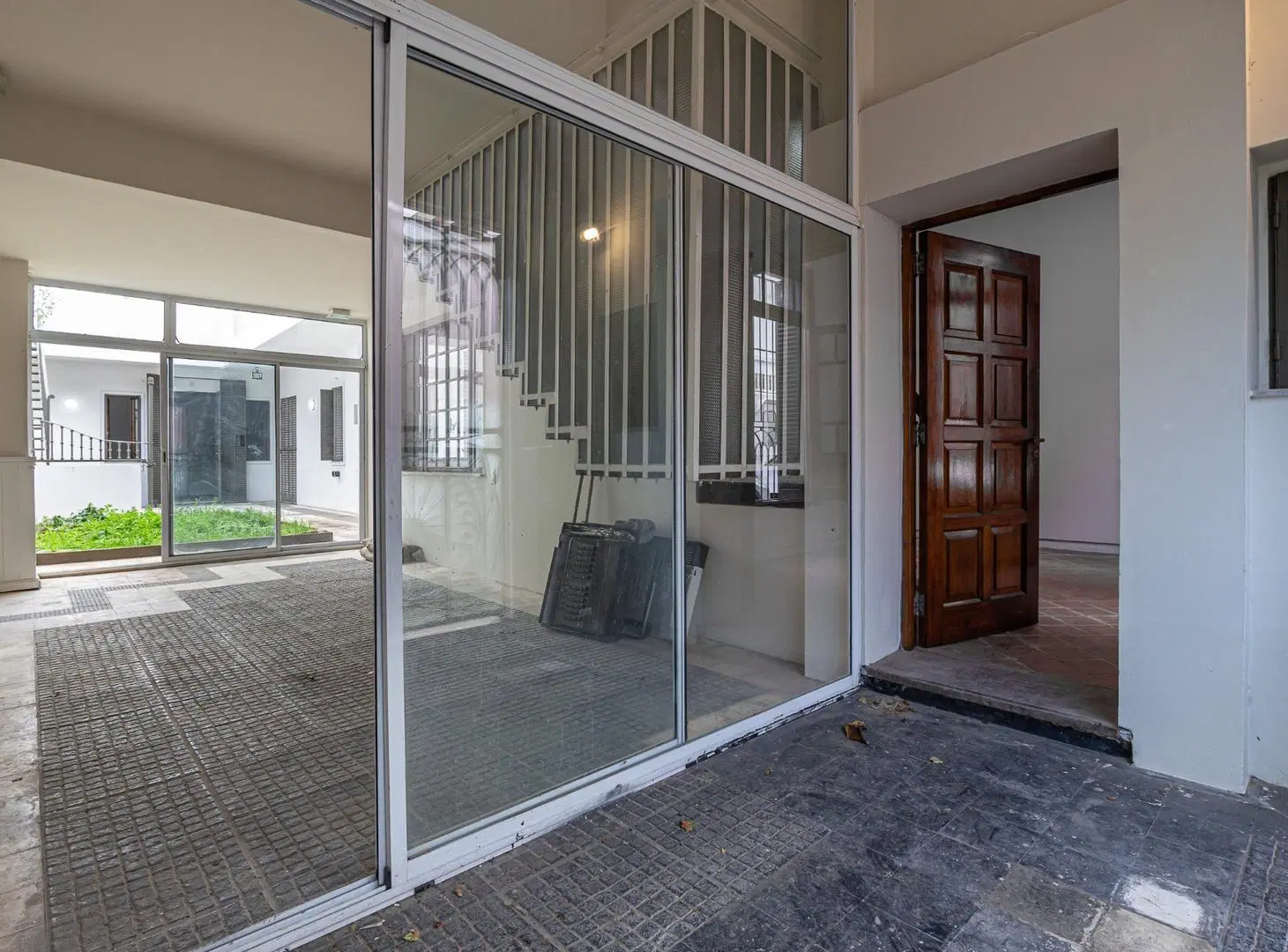 OFICINA COMERCIAL EN VENTA SOBRE TERRENO PROPIO 3
