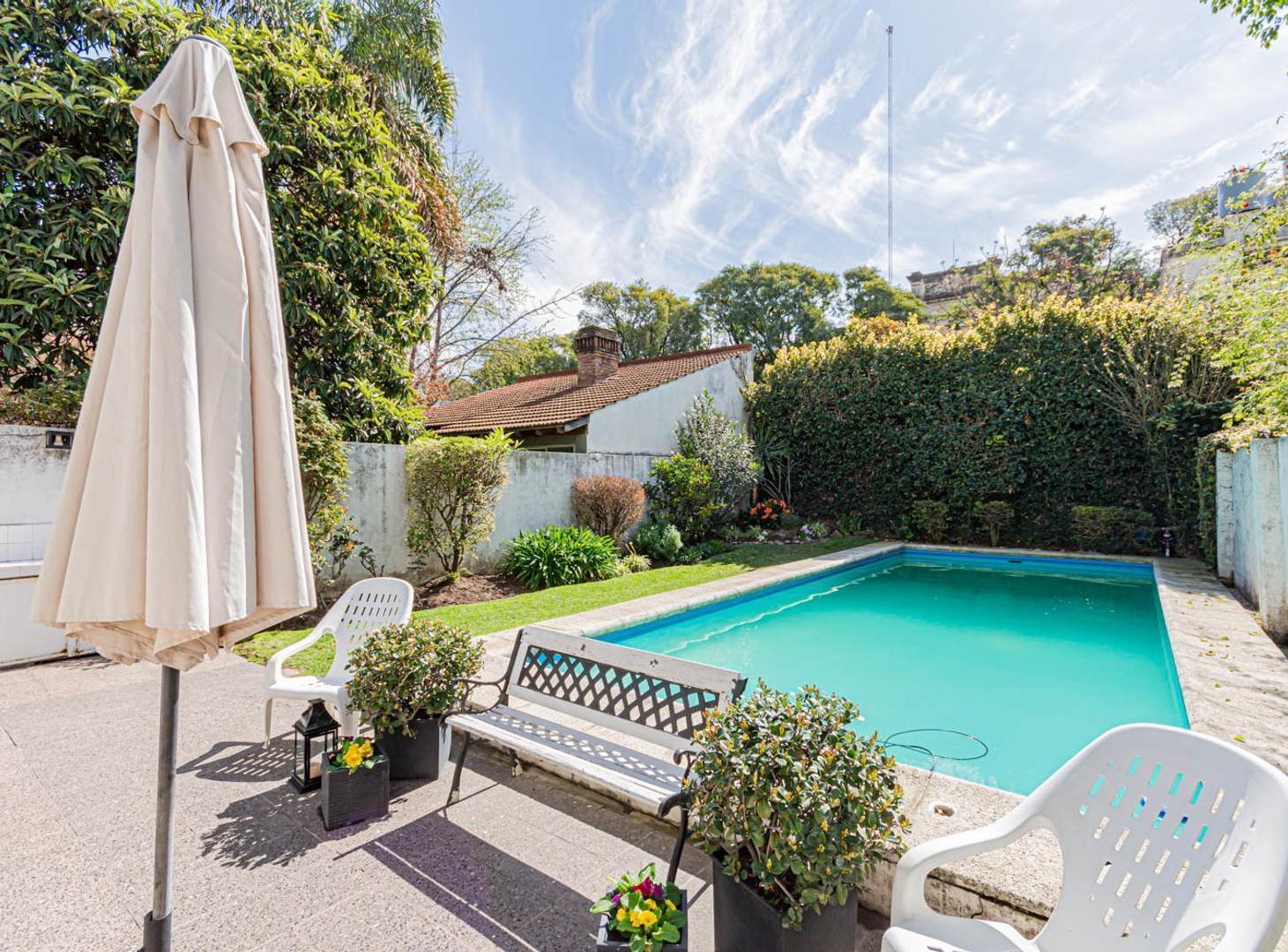 Casa | Parque, Piscina y Cochera | Venta,  Devoto
