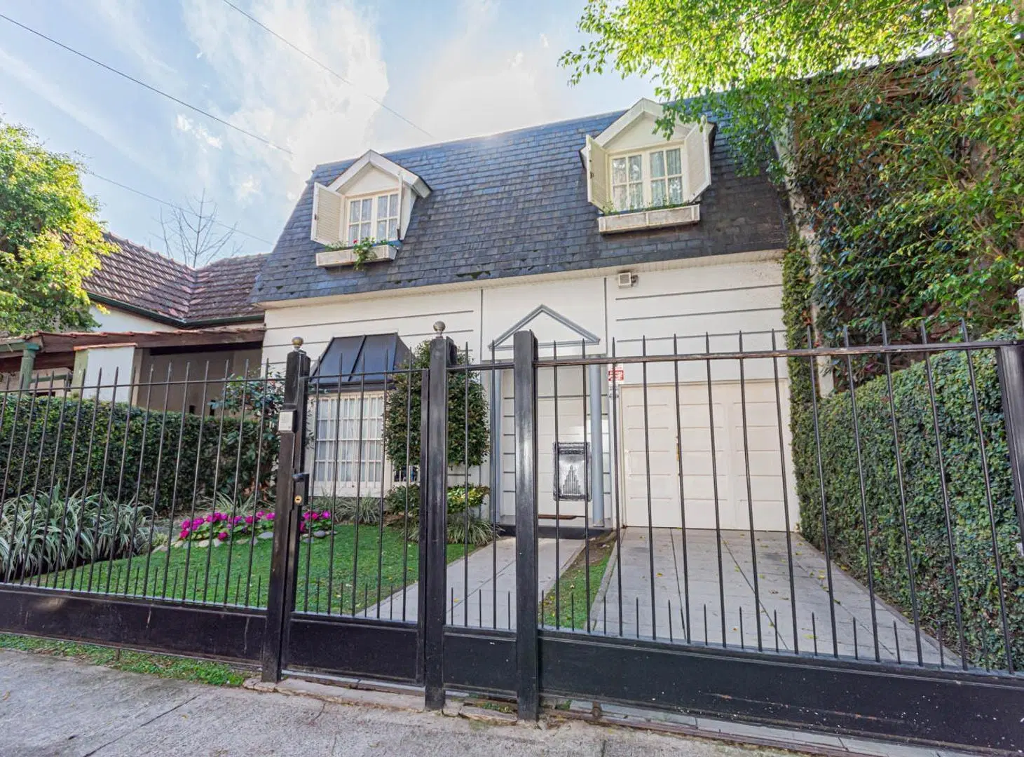 Casa | Parque, Piscina y Cochera | Venta,  Devoto 2