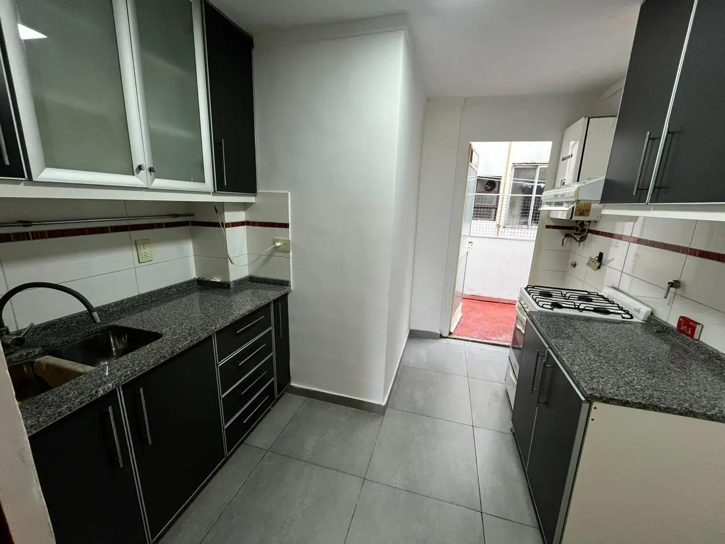Departamento 3 ambientes con balcón y patio 5