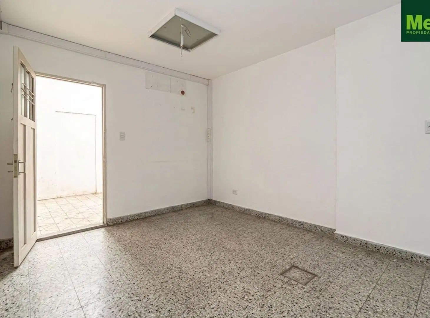 Local sobre Av comercial | Alquiler V. Urquiza | Esp. libre 4