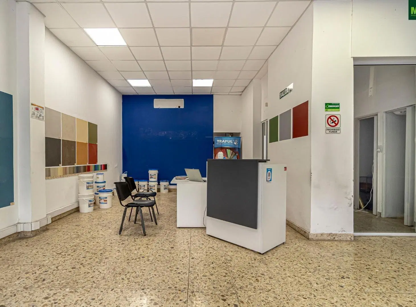 Local sobre Av comercial | Alquiler V. Urquiza | Esp. libre 2
