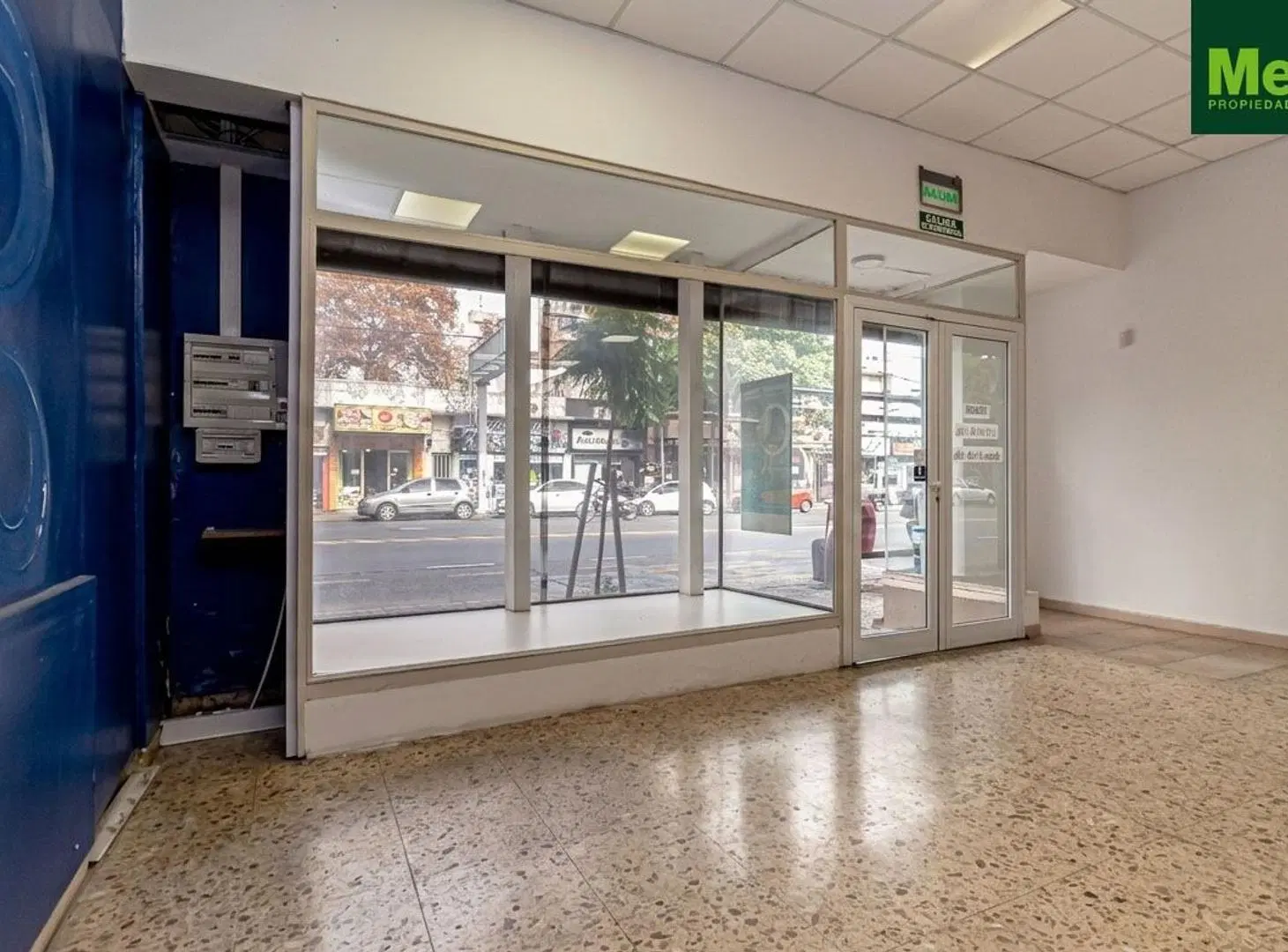 Local sobre Av comercial | Alquiler V. Urquiza | Esp. libre 5