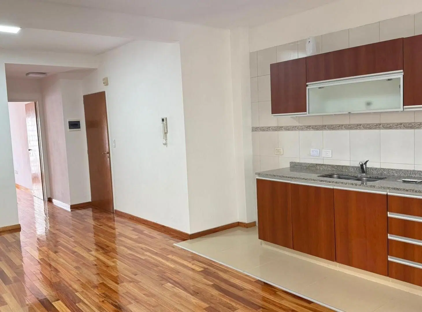 2 Ambientes| Alquiler, Flores | Excelente estado c/patio 1