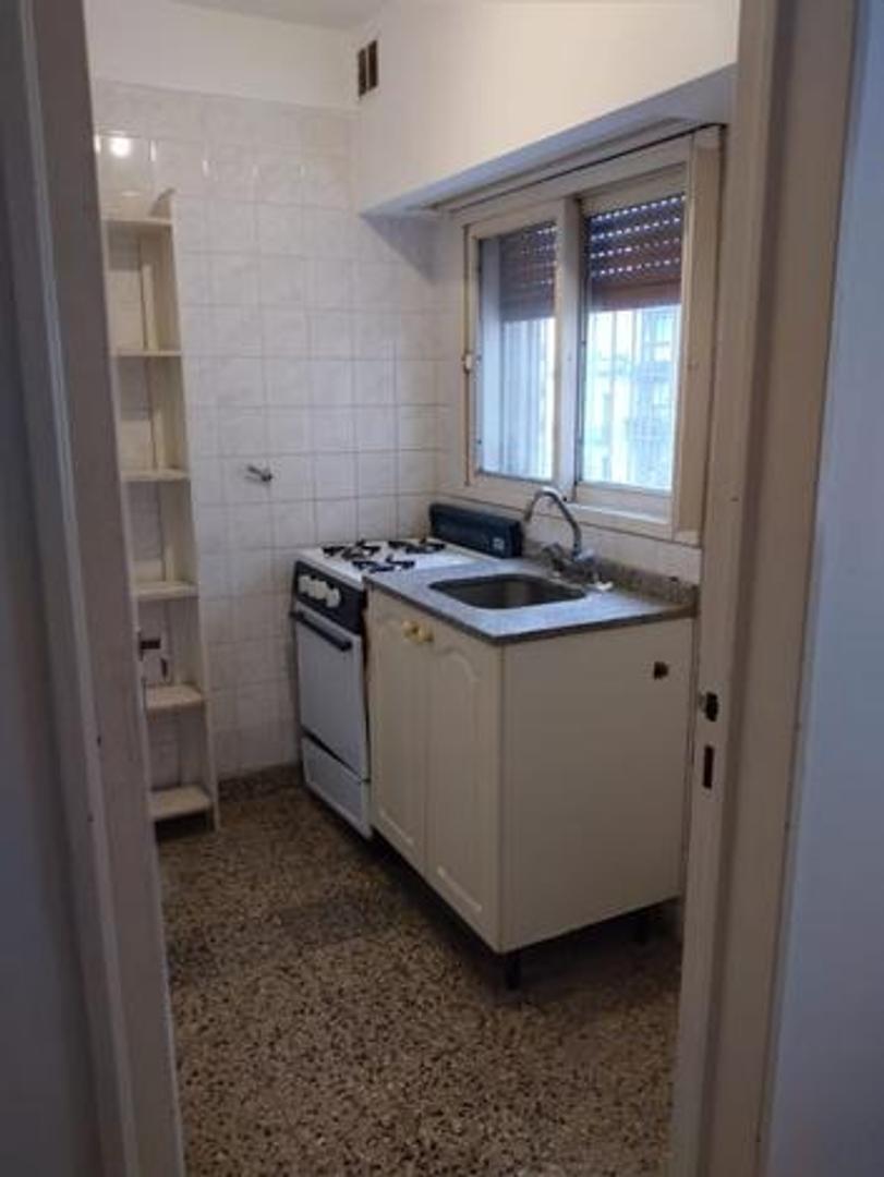 Foto de MONOAMBIENTE EN VENTA RECOLETA CON MUEBLE DIVISORIO, imagen 5