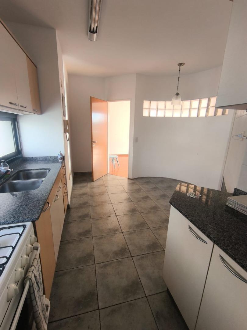 Foto de SEMIPISO 3 AMBIENTES EN ALQUILER, EDIF PISCINA, PARRILLA., imagen 2