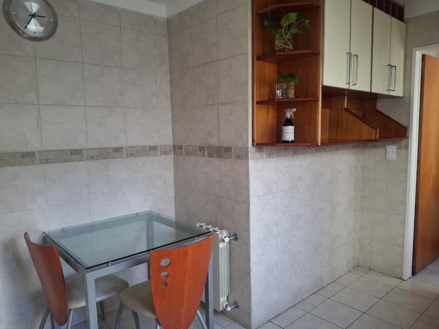 Foto de Muy Luminoso 2 amb en piso alto. Excelente ubicación, imagen 3
