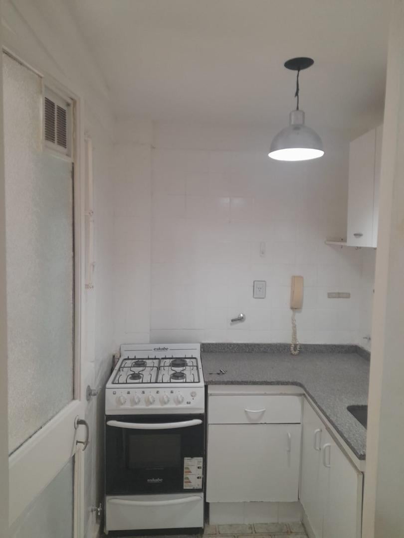 Foto de 2 amb en P/BAJA con patio propio refaccionados- RECOLETA, imagen 3