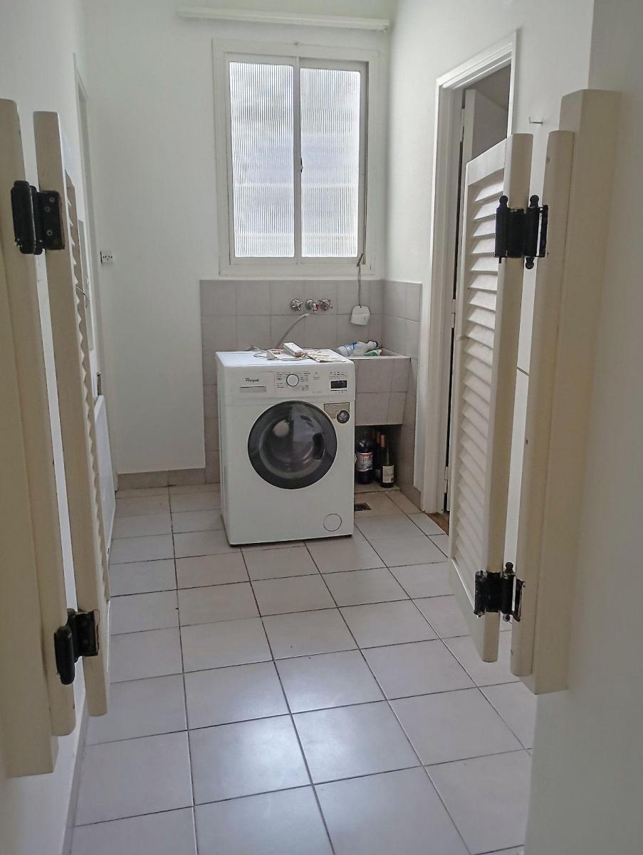 Piso en Venta Frente a Plaza Carlos Pelegrini, Frente a 2 Embajadas Cochera Vig24hs 3