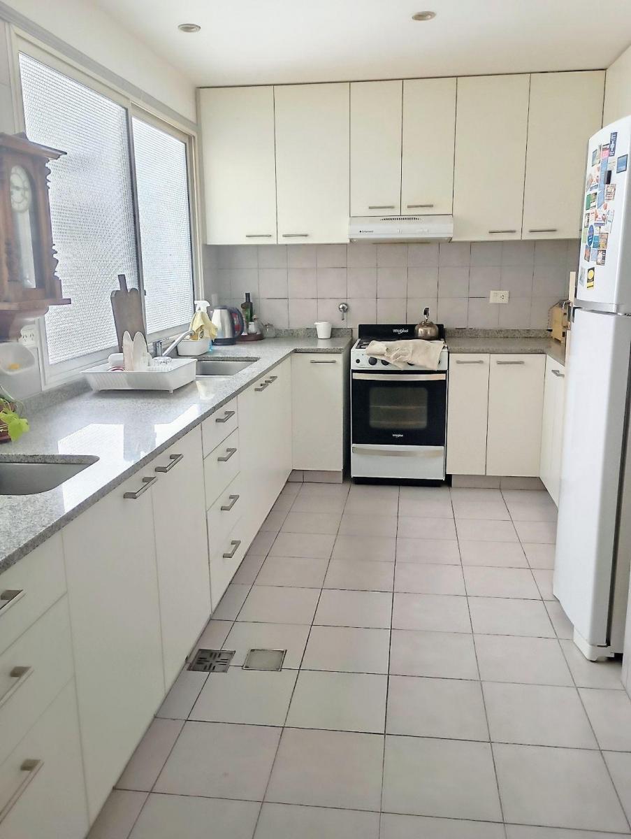 Piso en Venta Frente a Plaza Carlos Pelegrini, Frente a 2 Embajadas Cochera Vig24hs 2