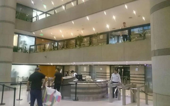 Alquiler oficina en edificio corporativo World TRade Center cochera Vig 24hs amueblada 4