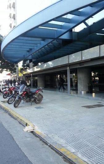 Alquiler oficina en edificio corporativo World TRade Center cochera Vig 24hs amueblada 2