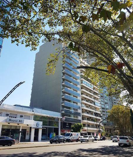 Alquiler oficina Av Libertador 6900  FRENTE al Rio 55m2 al Rio impecable cochera 2