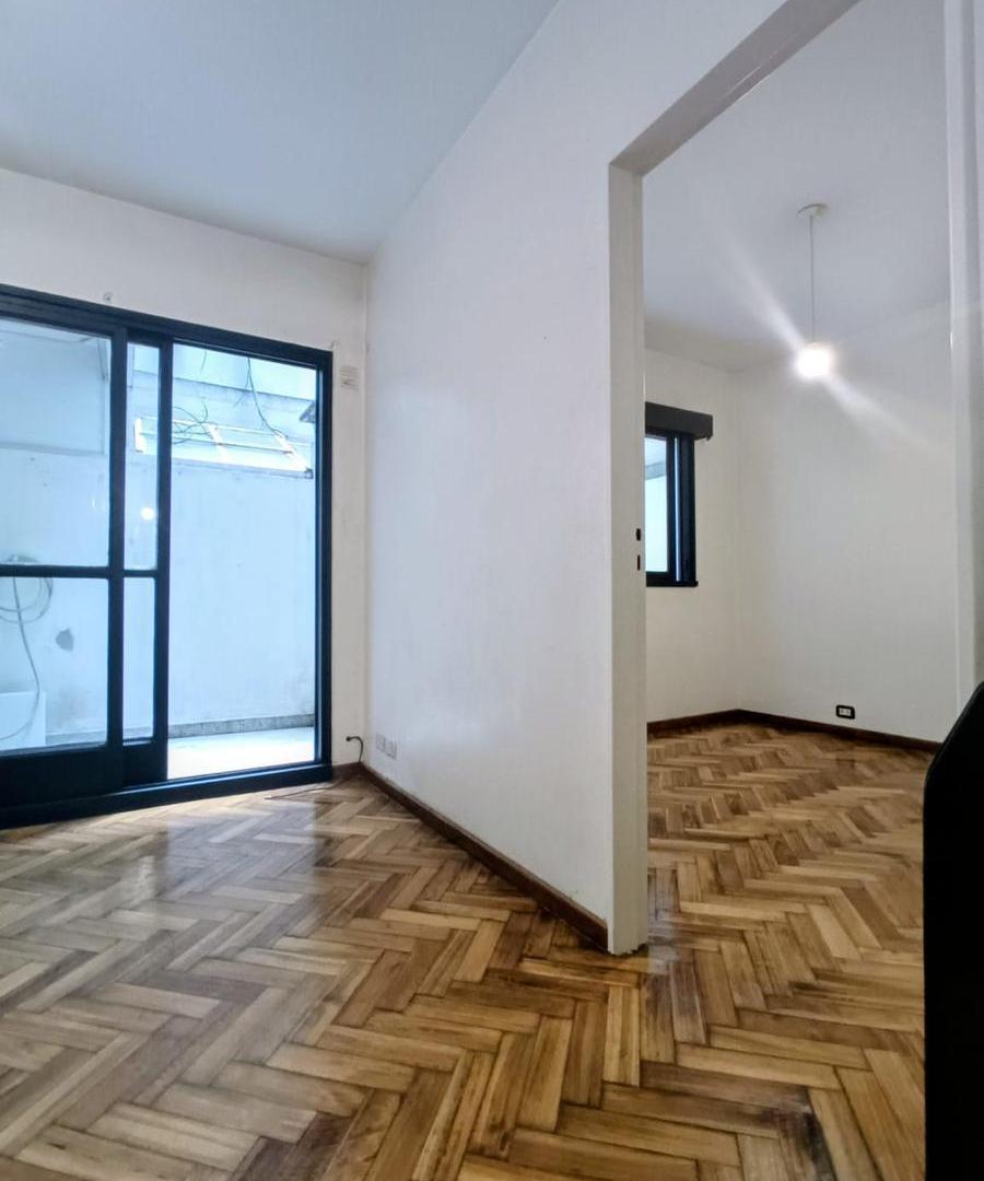 Departamento en venta con Patio 2 ambientes reciclado Belgrano Chico Planta Baja apto profesional