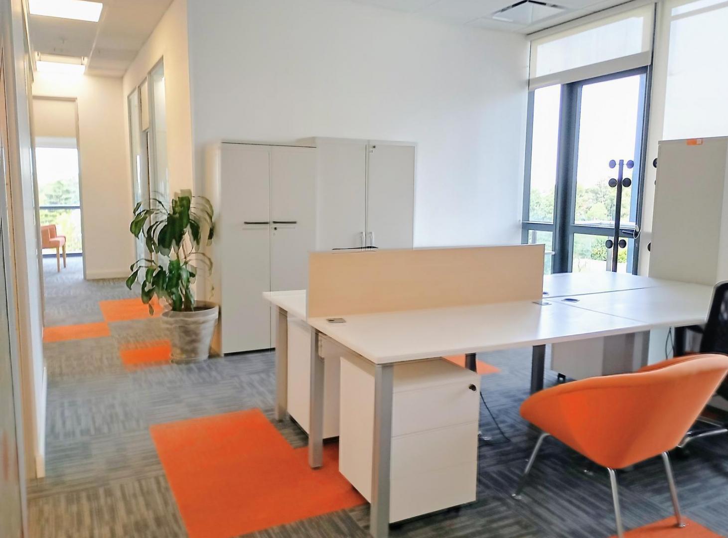 Foto de Alquiler OFICINA amoblada en Complejo Al Rio 217m2 Cocheras ESTRENELA, imagen 5