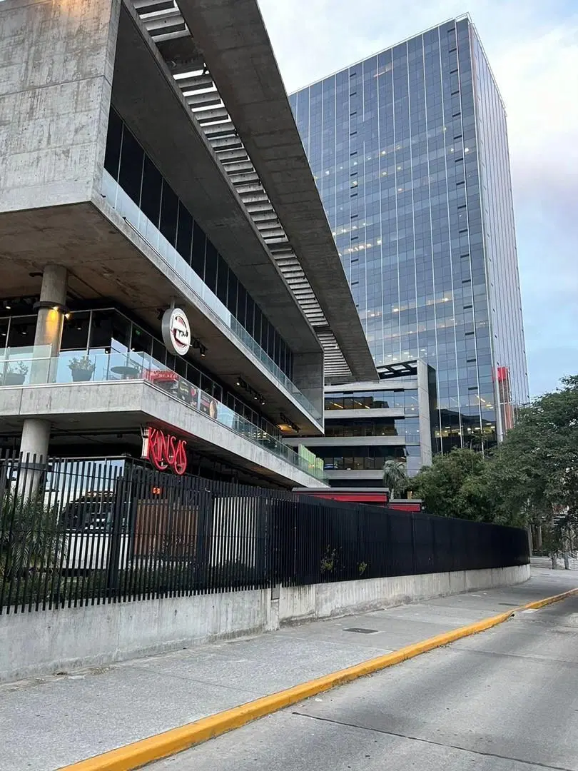 Alquiler OFICINA amoblada en Complejo Al Rio 217m2 Cocheras ESTRENELA Libertador 101 seguridad 24hs 2
