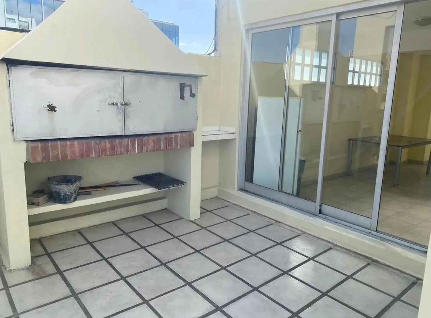Alquiler amoblado Av Libertador 5600 SEGURIDAD cochera Parrilla Pileta temporario SUITE mas toilette 4
