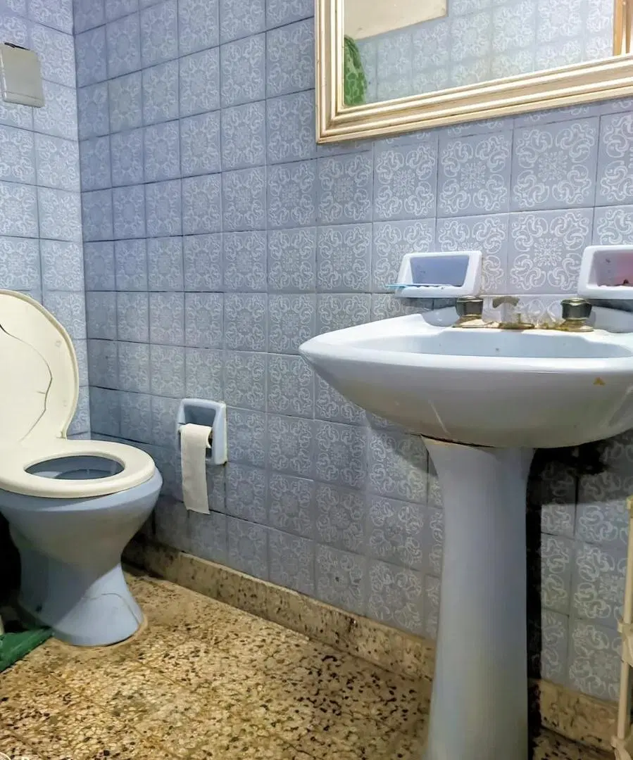 VENTA en Block de 7 Locales y 1 Departamento en una Avenida ESQUINA de MERLO imperdible 5