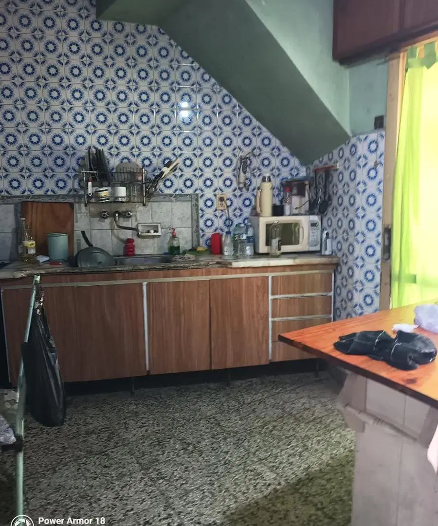 VENTA en Block de 7 Locales y 1 Departamento en una Avenida ESQUINA de MERLO imperdible 4