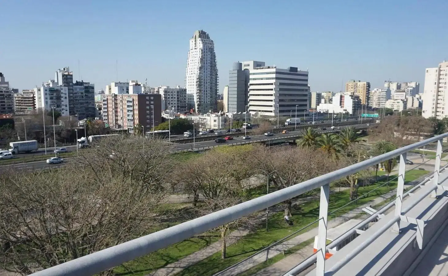 RETASADO VENTA EDIFICIO COMERCIAL  CON 60 CHERAS, 7 PISOS BARRACAS 5