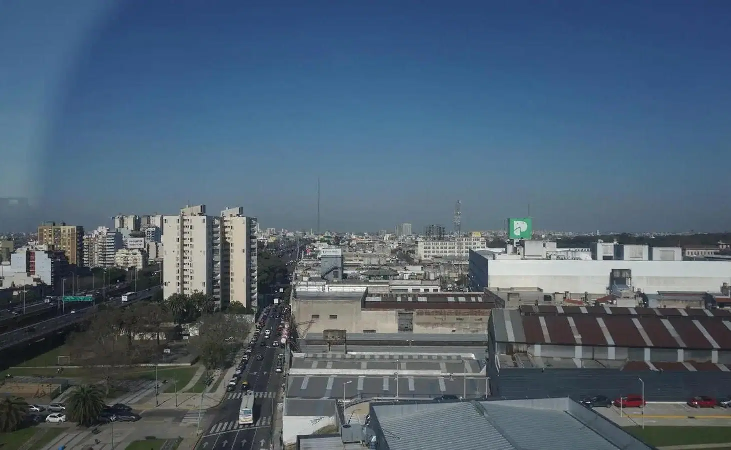 RETASADO VENTA EDIFICIO COMERCIAL  CON 60 CHERAS, 7 PISOS BARRACAS 2