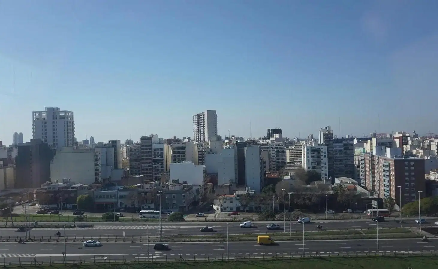RETASADO VENTA EDIFICIO COMERCIAL  CON 60 CHERAS, 7 PISOS BARRACAS 4
