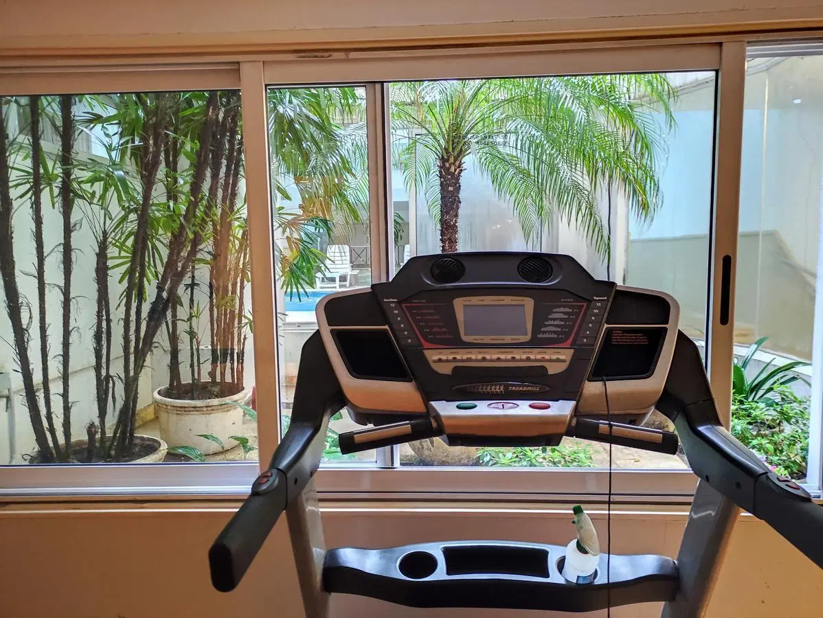 Venta departamento ARROYO 800 Pileta Seg 24hs cochera 3 ambientes (2 Suites) toilette dependencias 5